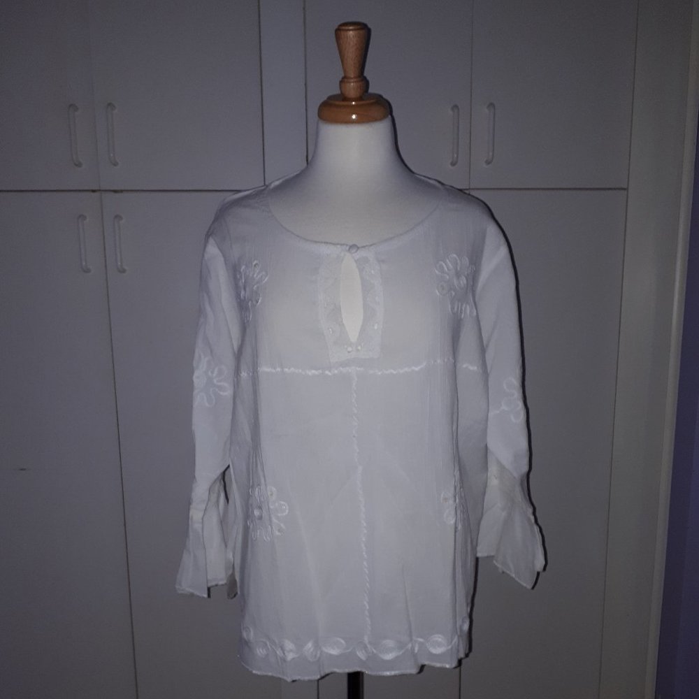 NWOT White Bell Sleeved XL/XXL Blouse